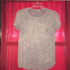 Marbled short sleeve t-shirt.